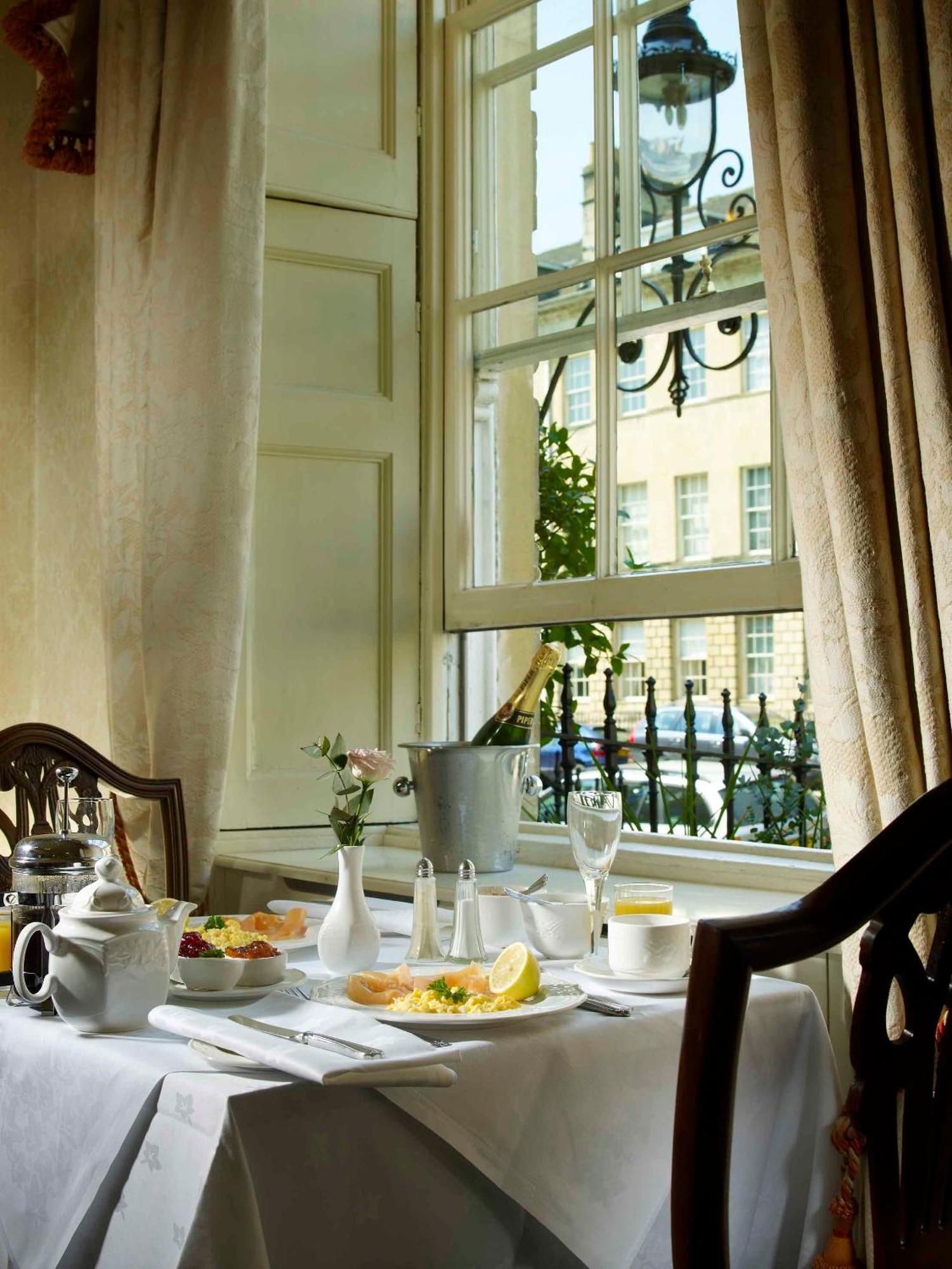 The Windsor Town House Hotel Bath Kültér fotó Breakfast at the hotel