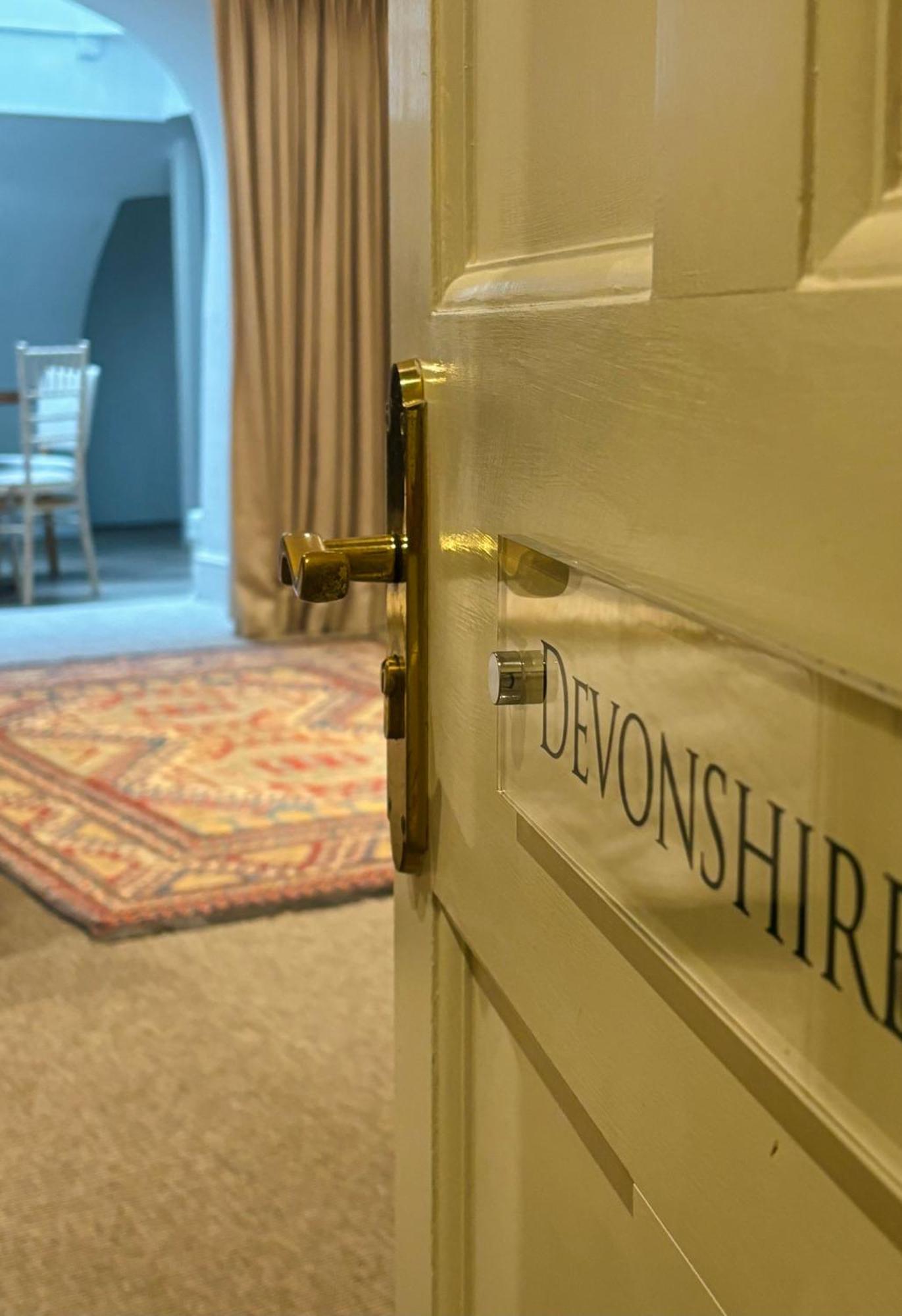 The Windsor Town House Hotel Bath Szoba fotó A door handle