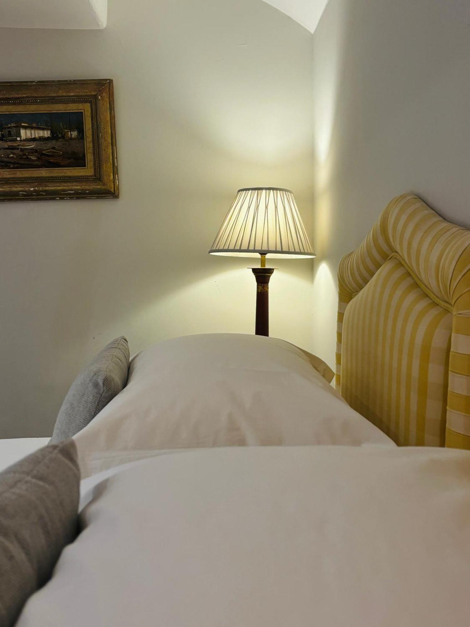 The Windsor Town House Hotel Bath Szoba fotó A lampshade