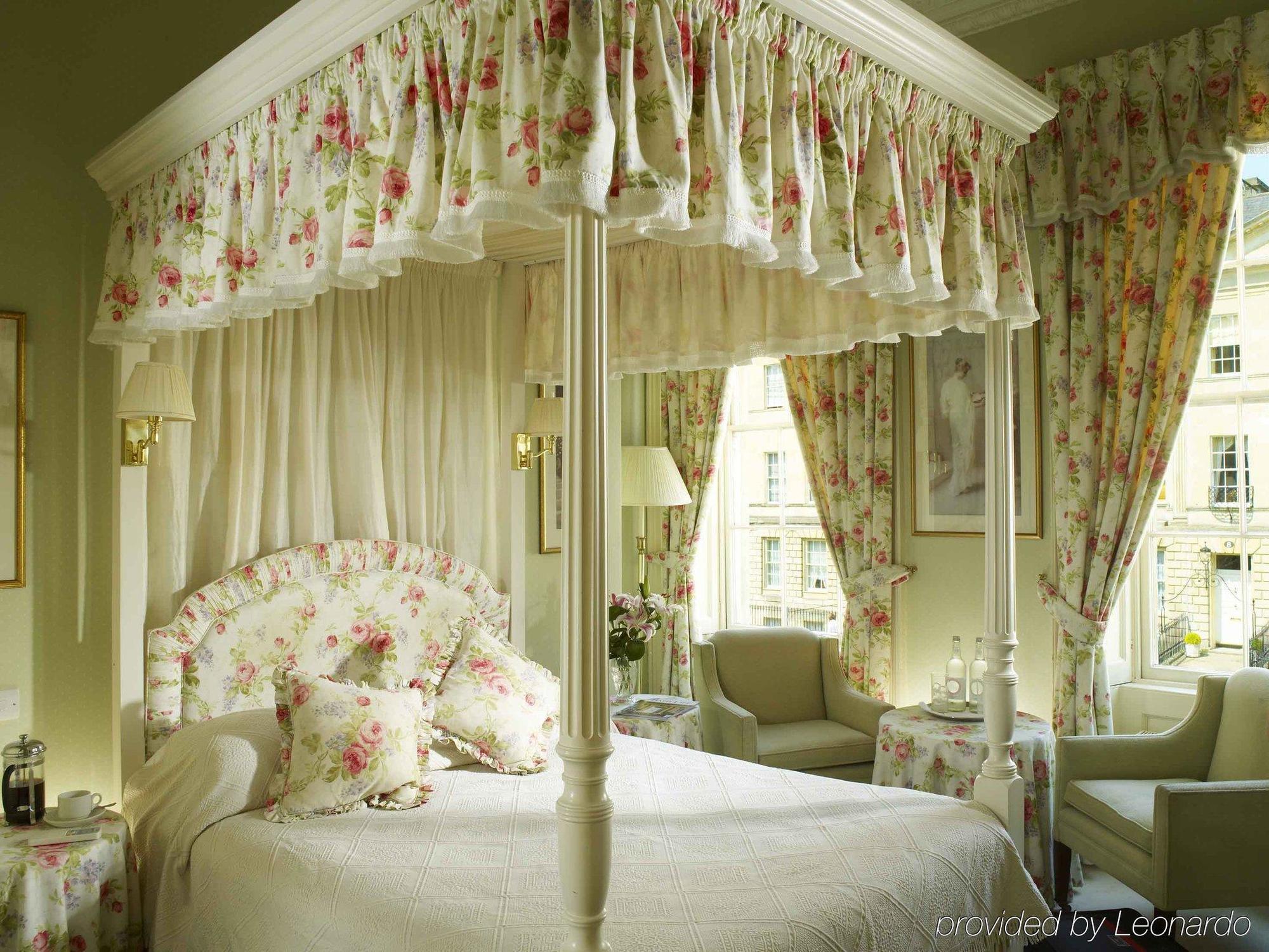 The Windsor Town House Hotel Bath Kültér fotó A bedroom at the hotel