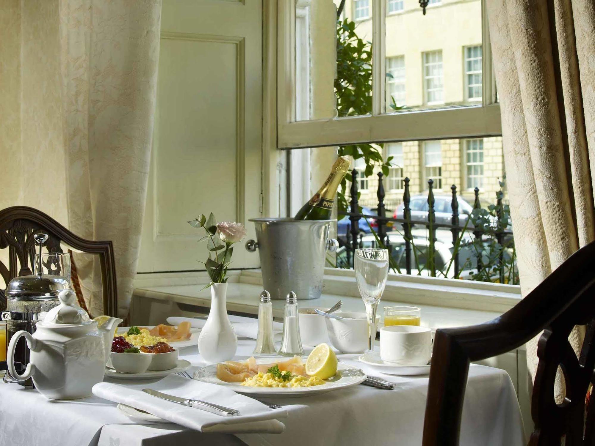 The Windsor Town House Hotel Bath Kültér fotó Breakfast at the hotel